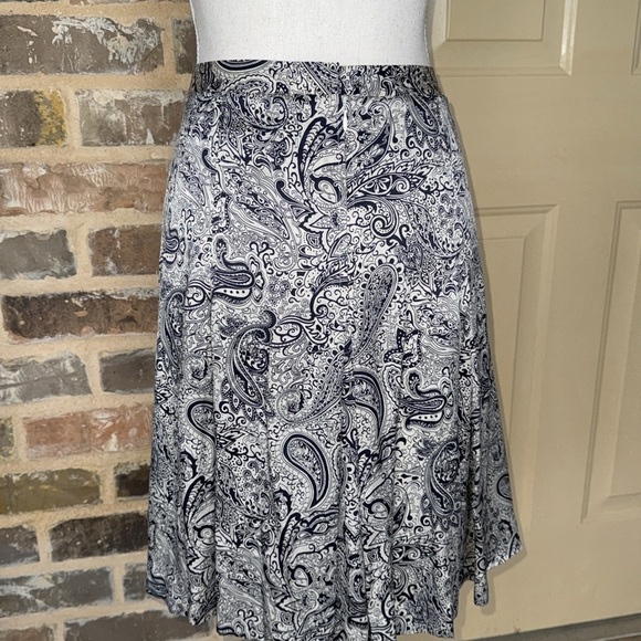 J Crew 100% Silk Navy & Ivory Paisley Pleated A-Line Midi Skirt Fully Lined Sz 6 - Picture 4 of 12
